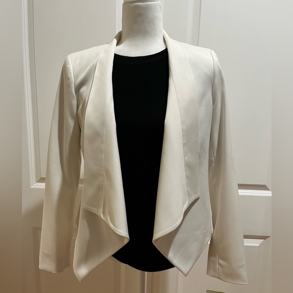 JONES/WEAR NWT Women’s Ivory Open Blazer. Size 4.